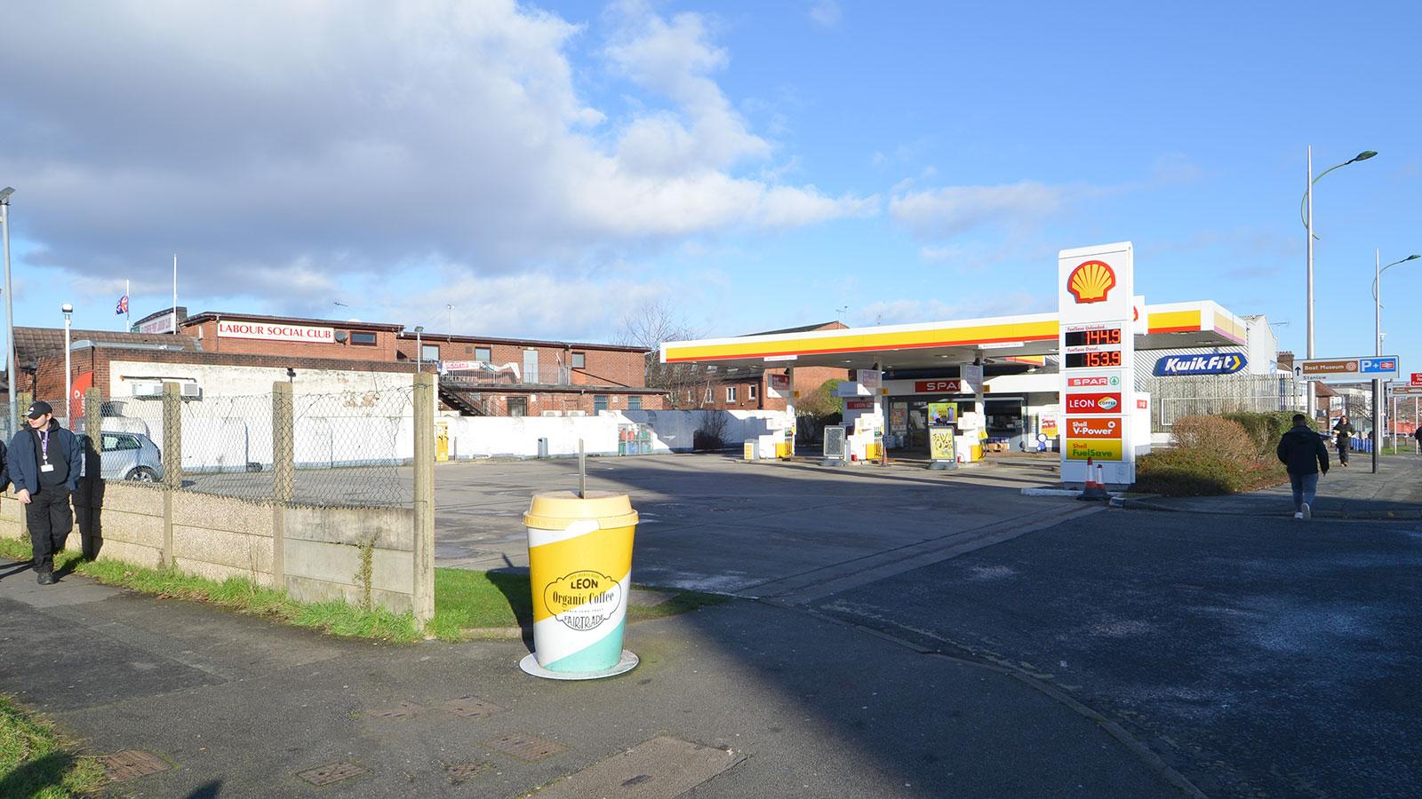 Shell Petrol Station<br>118 Whitby Road<br>Ellesmere Port<br>Merseyside<br>CH65 6TF